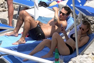 Robin Wright feet photo thumbnail