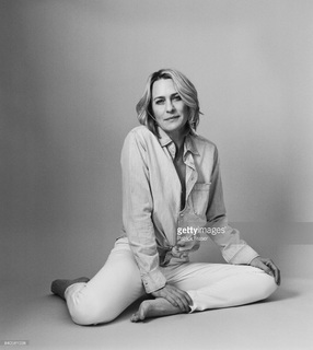 Robin Wright feet photo thumbnail