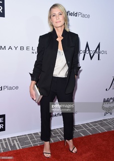 Robin Wright feet photo thumbnail