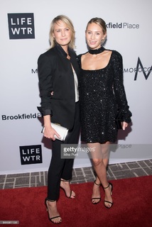 Robin Wright feet photo thumbnail