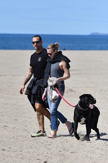 Robin Wright feet photo thumbnail