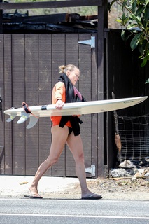 Robin Wright feet photo thumbnail