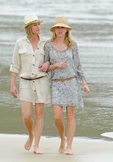 Robin Wright feet photo thumbnail