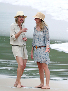Robin Wright feet photo thumbnail