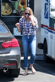Robin Wright feet photo thumbnail