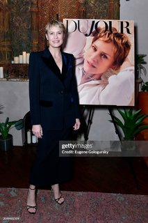 Robin Wright feet photo thumbnail