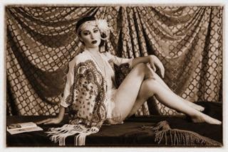 Robyn Adele Anderson feet photo 12