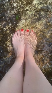 Robyn Adele Anderson feet photo 7