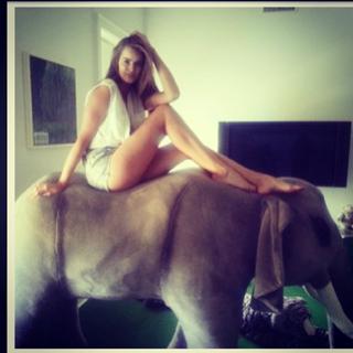 Robyn Lawley feet photo 1