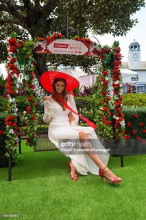 Robyn Lawley feet photo 2