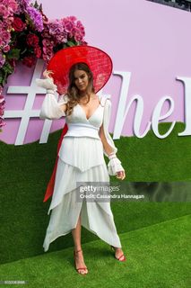 Robyn Lawley feet photo 1