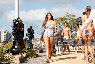 Robyn Lawley feet photo 15