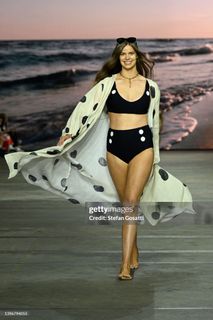 Robyn Lawley feet photo 2
