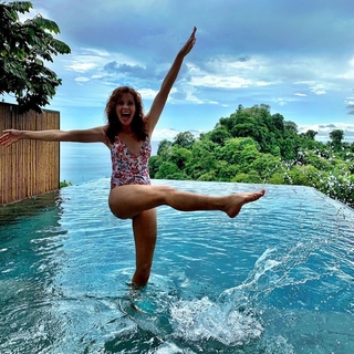 Robyn Lively feet photo 7