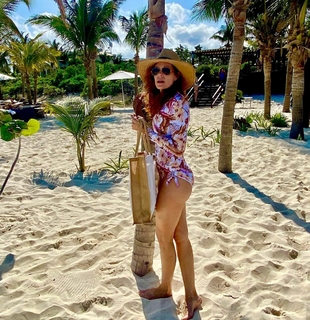 Robyn Lively feet photo 16