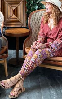 Robyn Lively feet photo 2