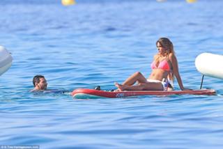 Roccuzzo Antonela feet photo thumbnail
