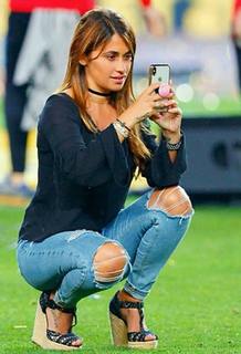 Roccuzzo Antonela feet photo thumbnail