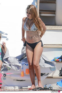 Roccuzzo Antonela feet photo thumbnail