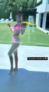 Roccuzzo Antonela feet photo thumbnail