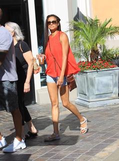 Rochelle Aytes feet photo thumbnail