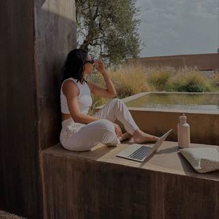 Rochelle Humes feet photo thumbnail