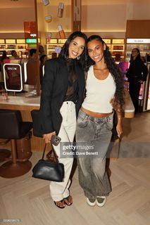 Rochelle Humes feet photo thumbnail