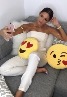 Rocsi Diaz feet photo thumbnail