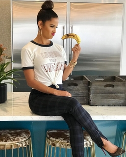 Rocsi Diaz feet photo thumbnail