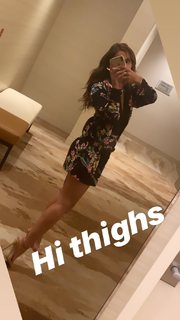 Rocsi Diaz feet photo thumbnail