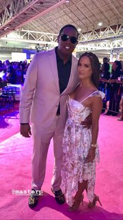 Rocsi Diaz feet photo thumbnail