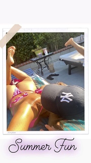 Rocsi Diaz feet photo thumbnail