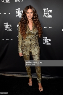 Rocsi Diaz feet photo thumbnail
