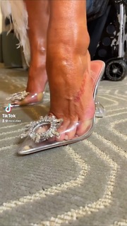 Rocsi Diaz feet photo thumbnail