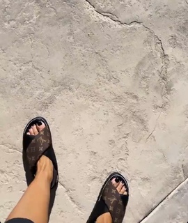 Rocsi Diaz feet photo thumbnail