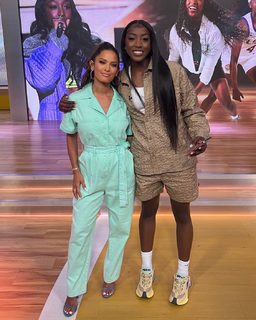 Rocsi Diaz feet photo thumbnail