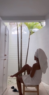 Rocsi Diaz feet photo thumbnail