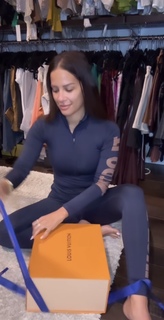 Rocsi Diaz feet photo thumbnail