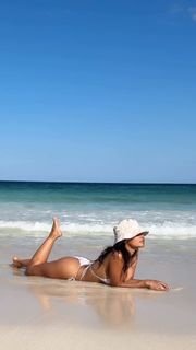 Rocsi Diaz feet photo thumbnail