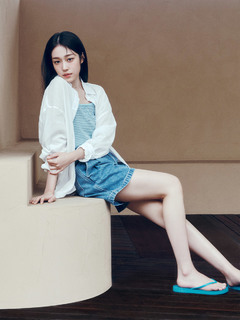 Roh Yoon-seo feet photo 9