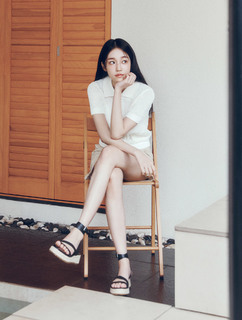 Roh Yoon-seo feet photo 7
