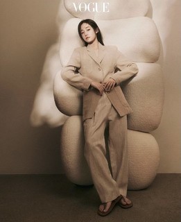 Roh Yoon-seo feet photo 4