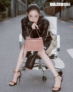 Roh Yoon-seo feet photo 4