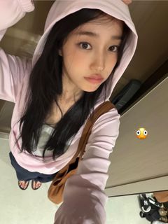 Roh Yoon-seo feet photo 1
