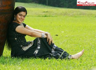Roma Asrani feet photo 6