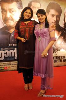 Roma Asrani feet photo 9