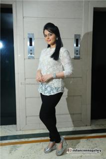 Roma Asrani feet photo 10