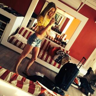 Romee Strijd feet photo thumbnail