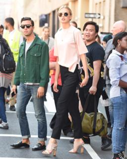 Romee Strijd feet photo thumbnail