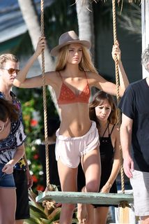 Romee Strijd feet photo thumbnail